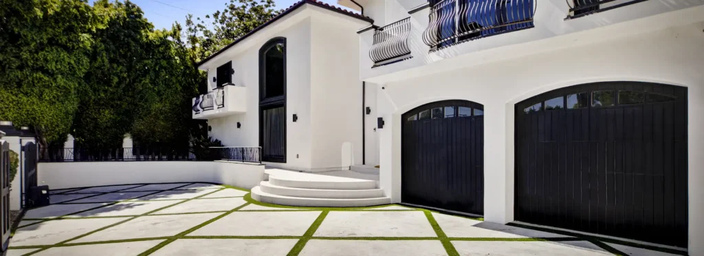 lost angels white house black doors green lawn